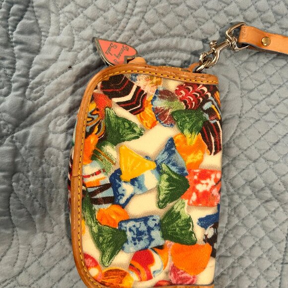 Cute Dooney & Bourkey wristlet - Picture 4 of 5